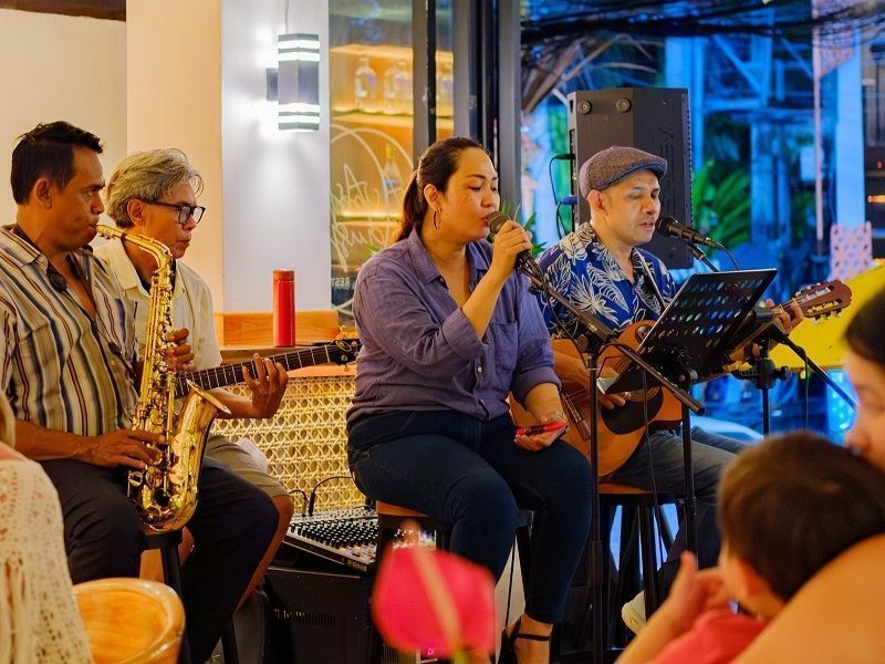 When the Island Meets the Jazz Enthusiast at Asparagus Restaurant