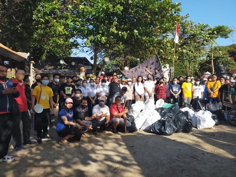 Sanur Beach Clean Up