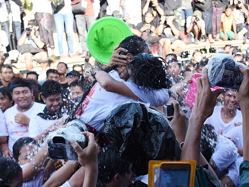 Omed-Omedan, The “Kissing” Festival