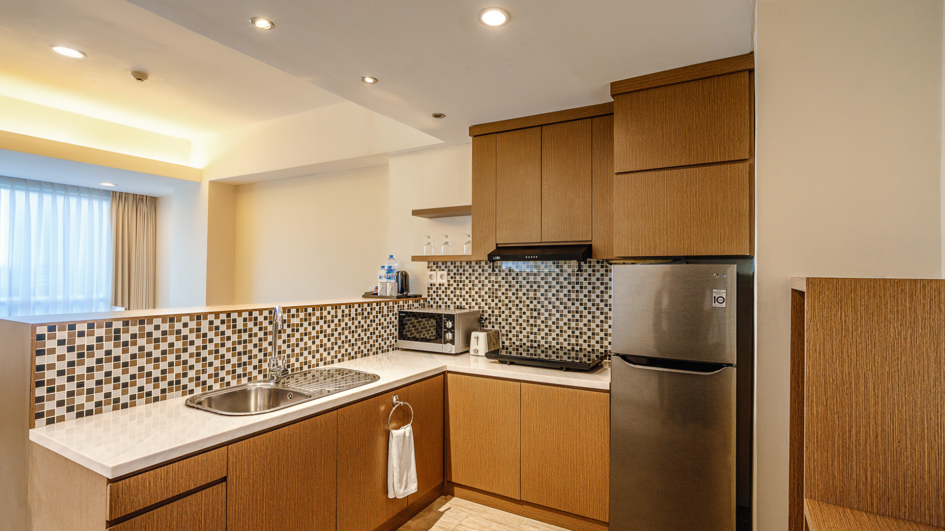 Business Suite Kitchen